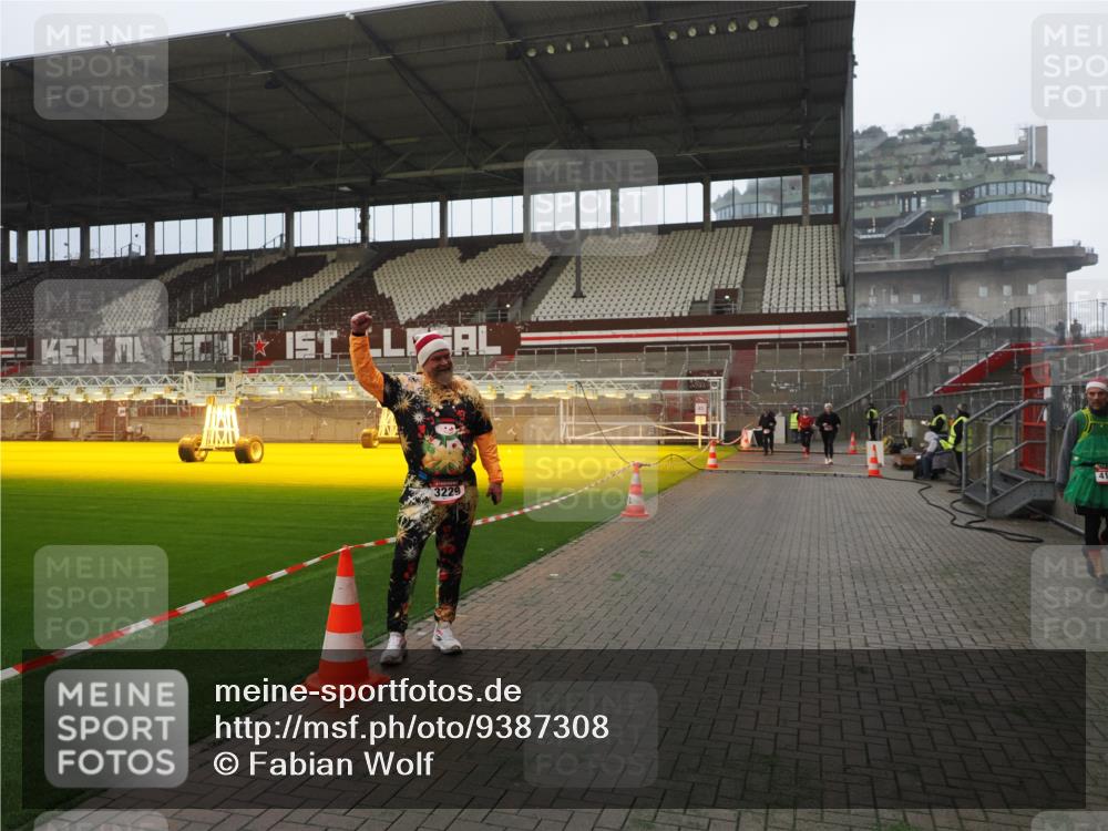07.12.2025 - St. Pauli X-Mass-Run No. 15 Fabian Wolf http://msf.ph/oto/9387308 07.12.2025 10:17:40 Ziel 1161, 1162, 1963, 2688, 2725, 2952, 4127 meine-sportfotos.de
