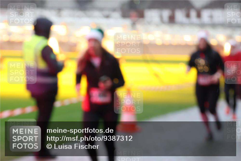 07.12.2025 - St. Pauli X-Mass-Run No. 15 Luisa Fischer http://msf.ph/oto/9387312 07.12.2025 10:22:34 Ziel 1371, 1488, 2184, 2817, 2818, 2819, 2944, 2945, 3431, 3736, 3999, 4000, 4321, 4322, 4323, 4415, 4771, 4774, 4781 meine-sportfotos.de