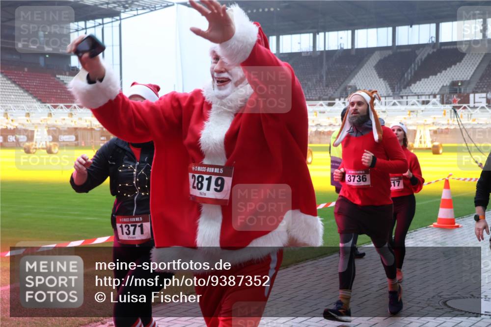 07.12.2025 - St. Pauli X-Mass-Run No. 15 Luisa Fischer http://msf.ph/oto/9387352 07.12.2025 10:22:37 Ziel 15, 1371, 15, 2819, 3736, 17, 1371, 1488, 2184, 2817, 2818, 2819, 2944, 2945, 3431, 3736, 3999, 4000, 4321, 4322, 4323, 4415, 4771, 4774, 4781 meine-sportfotos.de