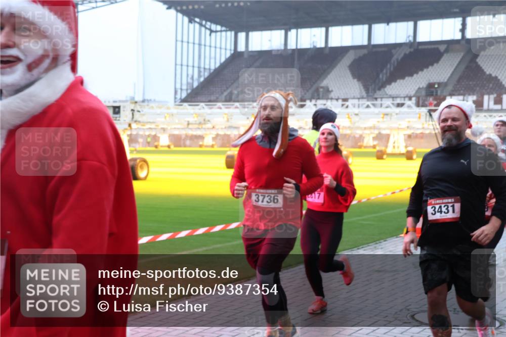 07.12.2025 - St. Pauli X-Mass-Run No. 15 Luisa Fischer http://msf.ph/oto/9387354 07.12.2025 10:22:37 Ziel 3736, 3431, 1371, 1488, 2184, 2817, 2818, 2819, 2944, 2945, 3431, 3736, 3999, 4000, 4321, 4322, 4323, 4415, 4771, 4774, 4781 meine-sportfotos.de