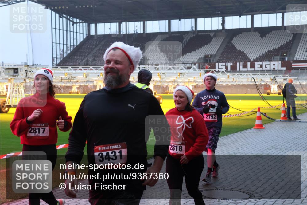 07.12.2025 - St. Pauli X-Mass-Run No. 15 Luisa Fischer http://msf.ph/oto/9387360 07.12.2025 10:22:38 Ziel 15, 2817, 15, 3431, 15, 2818, 2792, 1371, 1488, 1636, 2184, 2817, 2818, 2819, 2944, 2945, 3431, 3736, 3999, 4000, 4321, 4322, 4323, 4415, 4771, 4774, 4781 meine-sportfotos.de