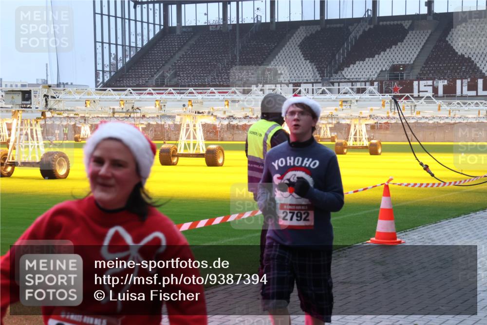 07.12.2025 - St. Pauli X-Mass-Run No. 15 Luisa Fischer http://msf.ph/oto/9387394 07.12.2025 10:22:39 Ziel 2792, 715, 739, 1371, 1488, 1636, 2184, 2817, 2818, 2819, 2944, 2945, 3431, 3736, 3999, 4000, 4321, 4322, 4323, 4415, 4771, 4774, 4781 meine-sportfotos.de
