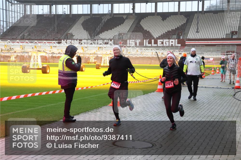 07.12.2025 - St. Pauli X-Mass-Run No. 15 Luisa Fischer http://msf.ph/oto/9387411 07.12.2025 10:22:45 Ziel 4771, 4781, 2184, 715, 739, 1371, 1488, 1636, 2184, 2817, 2818, 2819, 2944, 2945, 3431, 3736, 3999, 4000, 4321, 4322, 4323, 4415, 4771, 4774, 4781 meine-sportfotos.de