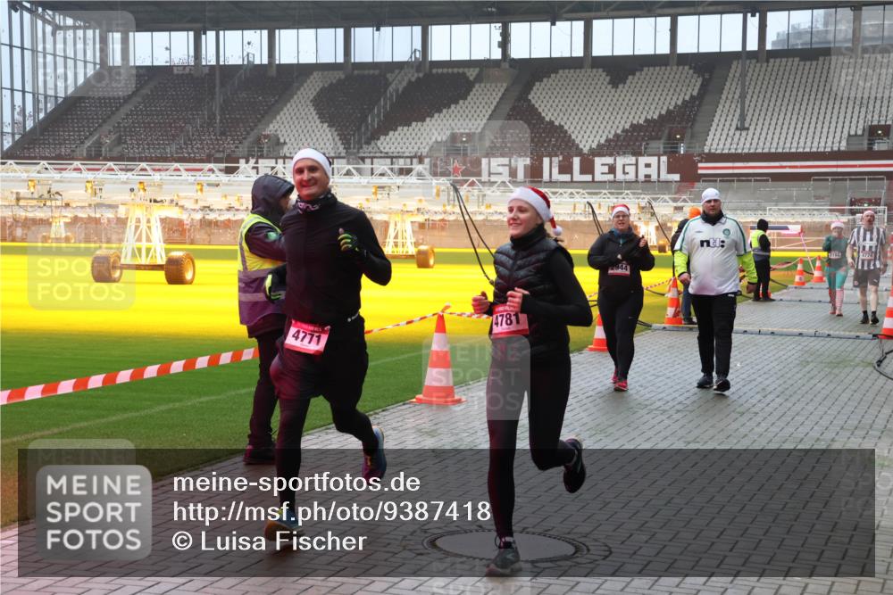 07.12.2025 - St. Pauli X-Mass-Run No. 15 Luisa Fischer http://msf.ph/oto/9387418 07.12.2025 10:22:46 Ziel 4771, 4781, 2944, 2184, 4774, 715, 739, 1371, 1488, 1636, 2184, 2817, 2818, 2819, 2945, 3431, 3736, 3999, 4000, 4321, 4322, 4323, 4415, 4771, 4774, 4781 meine-sportfotos.de