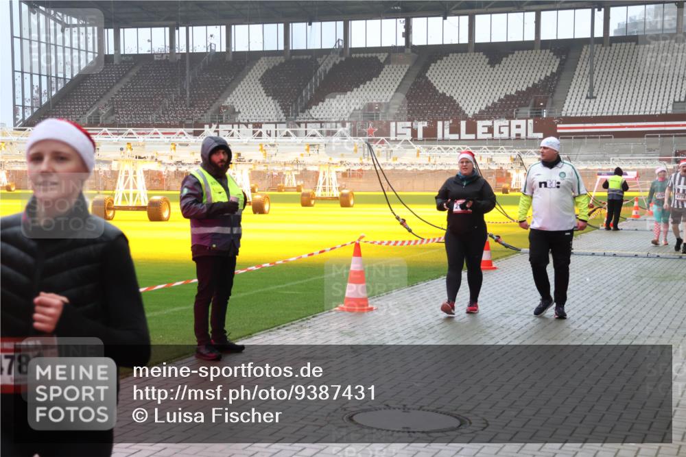 07.12.2025 - St. Pauli X-Mass-Run No. 15 Luisa Fischer http://msf.ph/oto/9387431 07.12.2025 10:22:47 Ziel 1781, 2184, 4774, 715, 739, 1371, 1488, 1636, 2184, 2817, 2818, 2819, 2945, 3431, 3736, 3999, 4000, 4321, 4322, 4323, 4415, 4771, 4774, 4781 meine-sportfotos.de