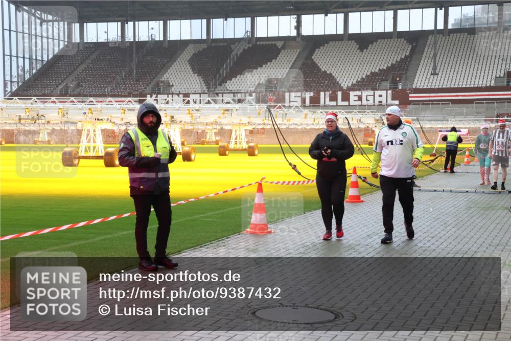 07.12.2025 - St. Pauli X-Mass-Run No. 15 Luisa Fischer http://msf.ph/oto/9387432 07.12.2025 10:22:48 Ziel 670, 2184, 4774, 715, 739, 1371, 1488, 1636, 2184, 2817, 2818, 2819, 2945, 3431, 3736, 3999, 4000, 4321, 4322, 4323, 4415, 4771, 4774, 4781 meine-sportfotos.de
