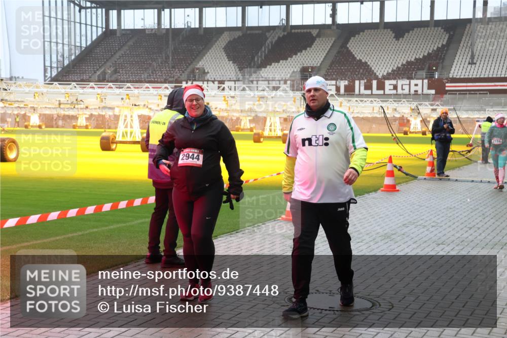 07.12.2025 - St. Pauli X-Mass-Run No. 15 Luisa Fischer http://msf.ph/oto/9387448 07.12.2025 10:22:52 Ziel 2944, 2184, 715, 739, 1371, 1488, 1636, 2184, 2817, 2818, 2819, 3431, 3736, 3999, 4000, 4321, 4322, 4323, 4415, 4419, 4509, 4539, 4771, 4774, 4781 meine-sportfotos.de