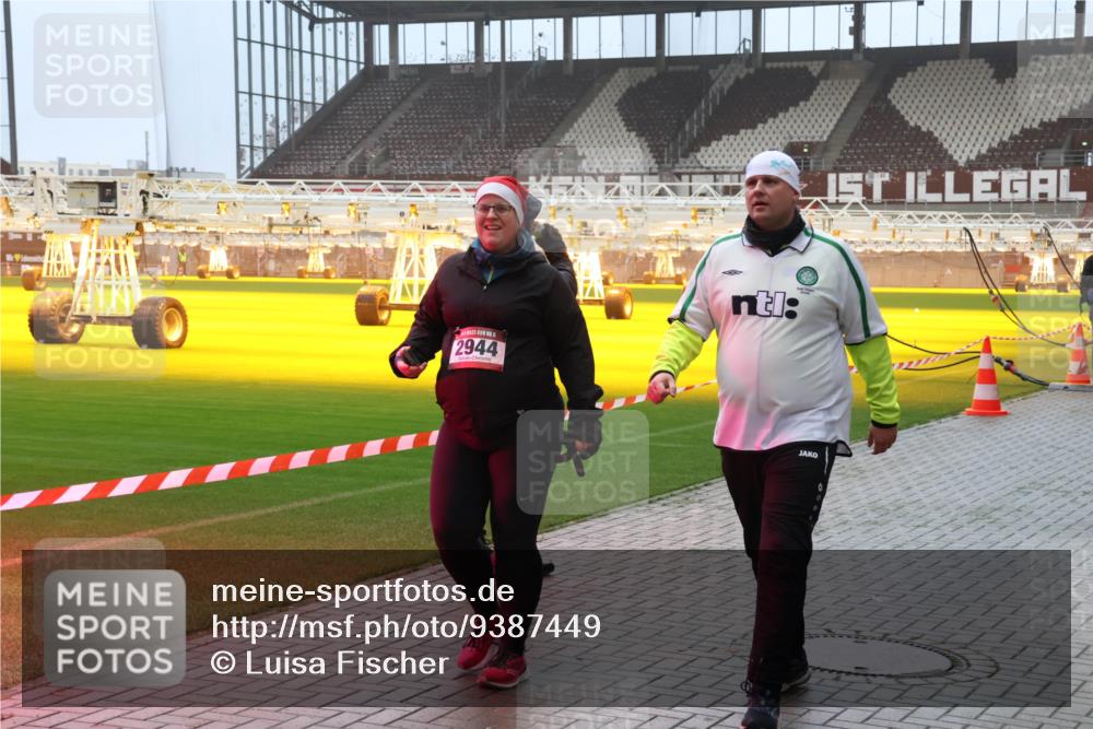07.12.2025 - St. Pauli X-Mass-Run No. 15 Luisa Fischer http://msf.ph/oto/9387449 07.12.2025 10:22:52 Ziel 2944, 715, 739, 1371, 1488, 1636, 2184, 2817, 2818, 2819, 3431, 3736, 3999, 4000, 4321, 4322, 4323, 4415, 4419, 4509, 4539, 4771, 4774, 4781 meine-sportfotos.de