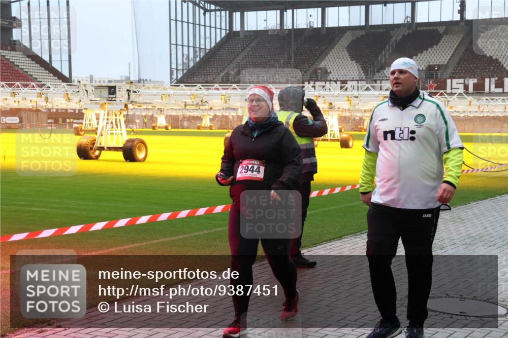 07.12.2025 - St. Pauli X-Mass-Run No. 15 Luisa Fischer http://msf.ph/oto/9387451 07.12.2025 10:22:53 Ziel 15, 2944, 715, 739, 1371, 1488, 1636, 2184, 2817, 2818, 2819, 3431, 3736, 3999, 4000, 4407, 4411, 4415, 4419, 4509, 4539, 4771, 4774, 4781 meine-sportfotos.de