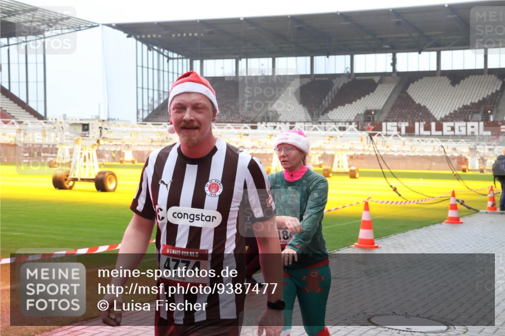 07.12.2025 - St. Pauli X-Mass-Run No. 15 Luisa Fischer http://msf.ph/oto/9387477 07.12.2025 10:23:04 Ziel 1910, 15, 4774, 184, 715, 739, 794, 1636, 2184, 2638, 2817, 2818, 2819, 3431, 3736, 3780, 4287, 4407, 4411, 4419, 4509, 4539, 4771, 4774, 4781 meine-sportfotos.de