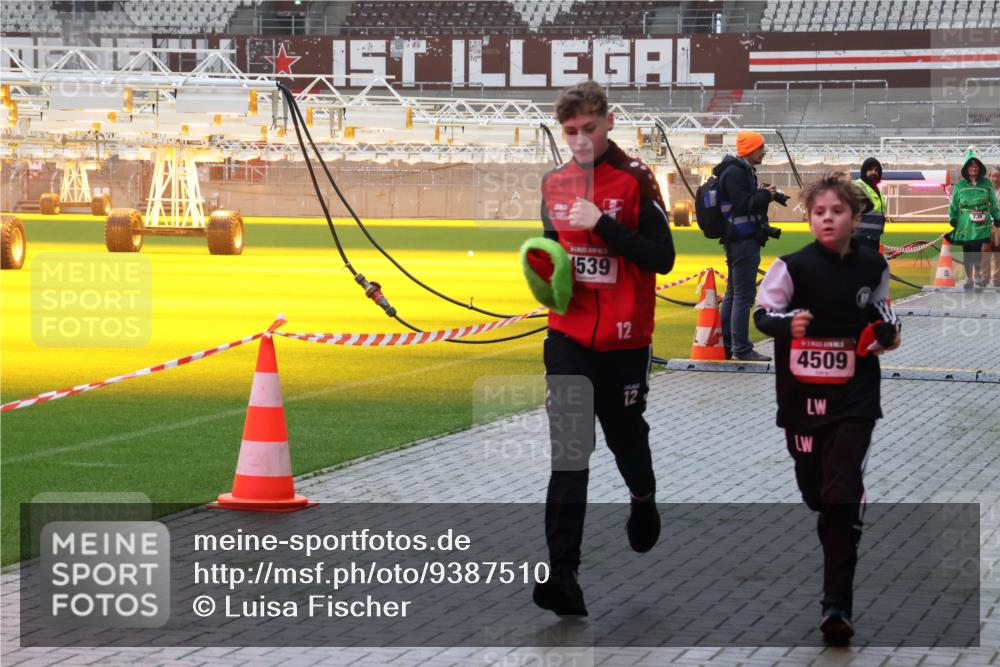 07.12.2025 - St. Pauli X-Mass-Run No. 15 Luisa Fischer http://msf.ph/oto/9387510 07.12.2025 10:23:08 Ziel 1539, 12, 4509, 12, 739, 715, 739, 794, 1636, 2184, 2638, 3780, 4287, 4407, 4411, 4419, 4509, 4539, 4771, 4774, 4781 meine-sportfotos.de
