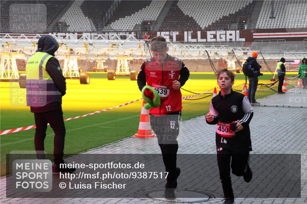07.12.2025 - St. Pauli X-Mass-Run No. 15 Luisa Fischer http://msf.ph/oto/9387517 07.12.2025 10:23:09 Ziel 15, 539, 12, 12, 450, 715, 739, 794, 1636, 2184, 2638, 3780, 4287, 4407, 4411, 4419, 4509, 4539, 4771, 4774, 4781 meine-sportfotos.de