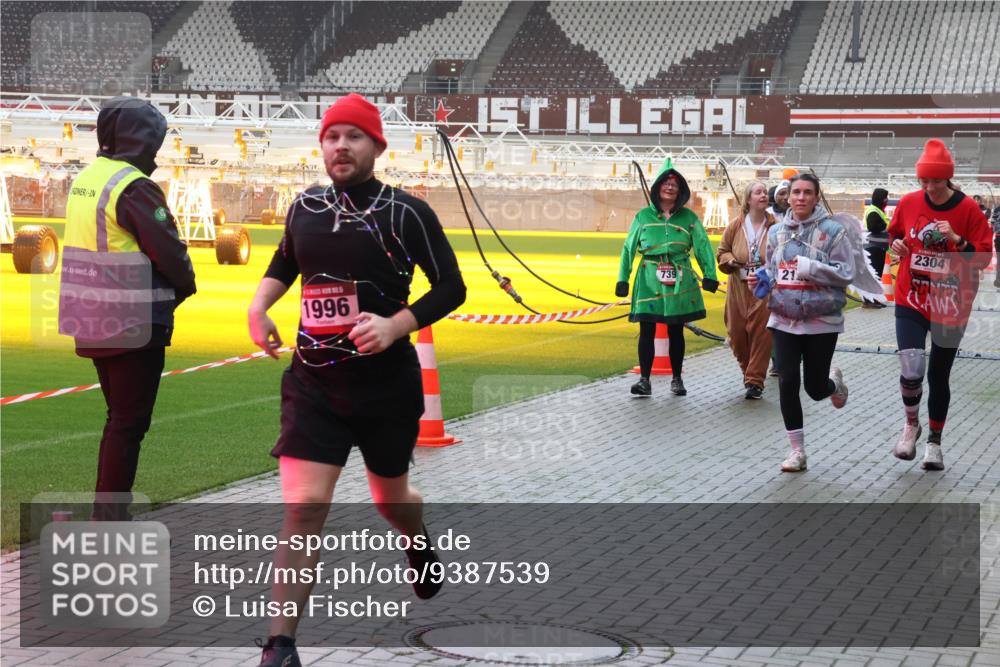 07.12.2025 - St. Pauli X-Mass-Run No. 15 Luisa Fischer http://msf.ph/oto/9387539 07.12.2025 10:23:25 Ziel 1996, 739, 21, 2304, 715, 739, 794, 1636, 1996, 2123, 2304, 2508, 2511, 2638, 3052, 3078, 3079, 3780, 4287, 4407, 4411, 4419, 4509, 4539 meine-sportfotos.de