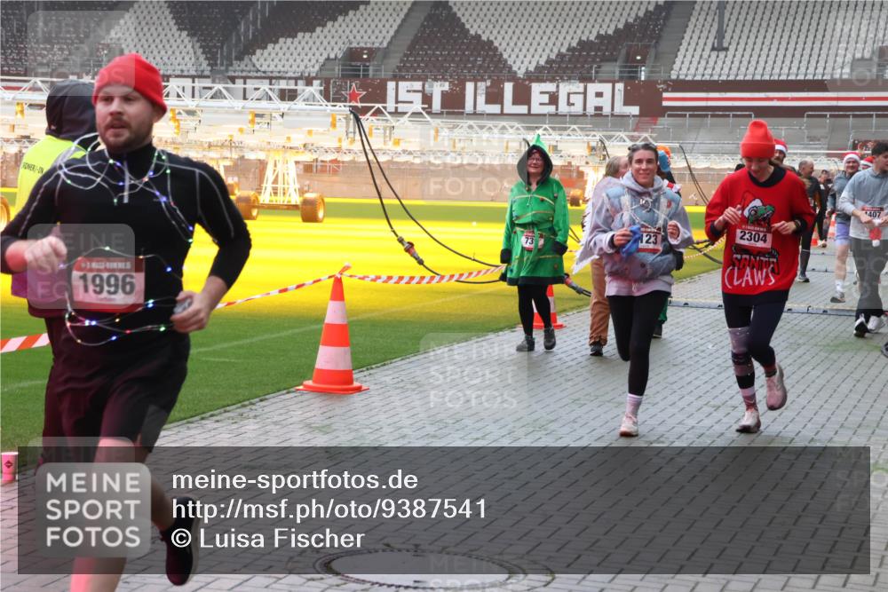 07.12.2025 - St. Pauli X-Mass-Run No. 15 Luisa Fischer http://msf.ph/oto/9387541 07.12.2025 10:23:25 Ziel 5, 1996, 73, 407, 2304, 123, 715, 739, 794, 1636, 1996, 2123, 2304, 2508, 2511, 2638, 3052, 3078, 3079, 3780, 4287, 4407, 4411, 4419, 4509, 4539 meine-sportfotos.de