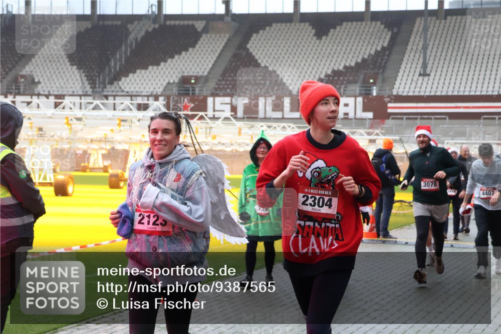 07.12.2025 - St. Pauli X-Mass-Run No. 15 Luisa Fischer http://msf.ph/oto/9387565 07.12.2025 10:23:27 Ziel 2125, 755, 15, 2304, 3078, 4407, 715, 739, 794, 1996, 2123, 2304, 2508, 2511, 2638, 3052, 3078, 3079, 3780, 4287, 4407, 4411, 4419, 4509, 4539 meine-sportfotos.de