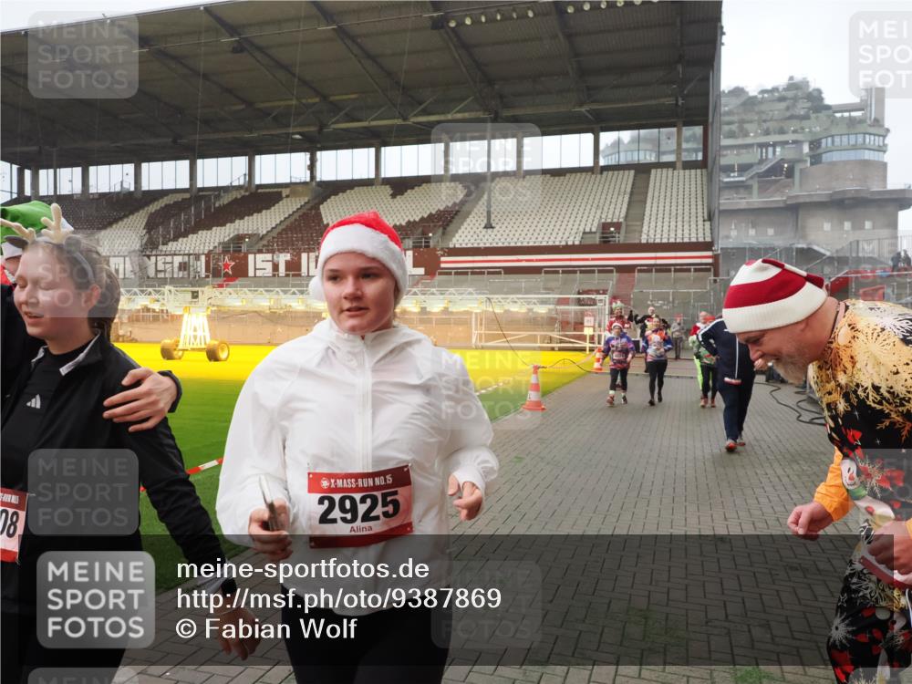 07.12.2025 - St. Pauli X-Mass-Run No. 15 Fabian Wolf http://msf.ph/oto/9387869 07.12.2025 10:18:41 Ziel 243, 264, 269, 721, 1034, 1607, 1671, 2631, 2925, 3520, 3862, 4521, 4522, 4524, 4540, 4547 meine-sportfotos.de