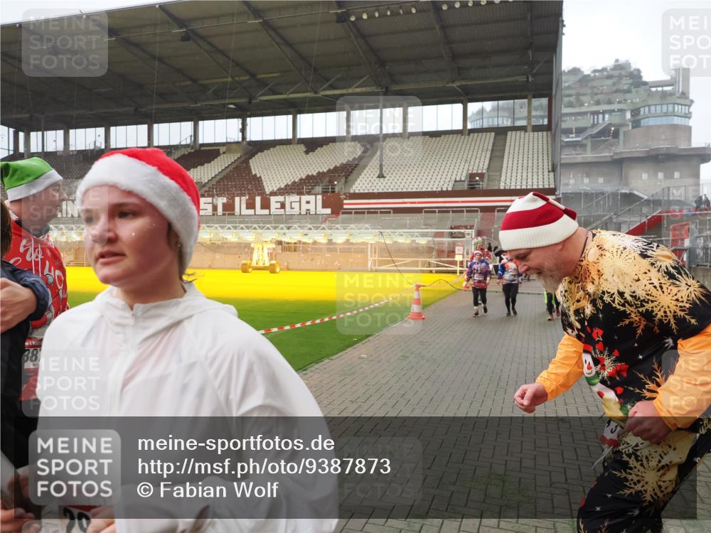 07.12.2025 - St. Pauli X-Mass-Run No. 15 Fabian Wolf http://msf.ph/oto/9387873 07.12.2025 10:18:42 Ziel 243, 264, 269, 721, 1034, 1607, 1671, 2631, 2925, 3520, 3862, 4521, 4522, 4524, 4540, 4547 meine-sportfotos.de