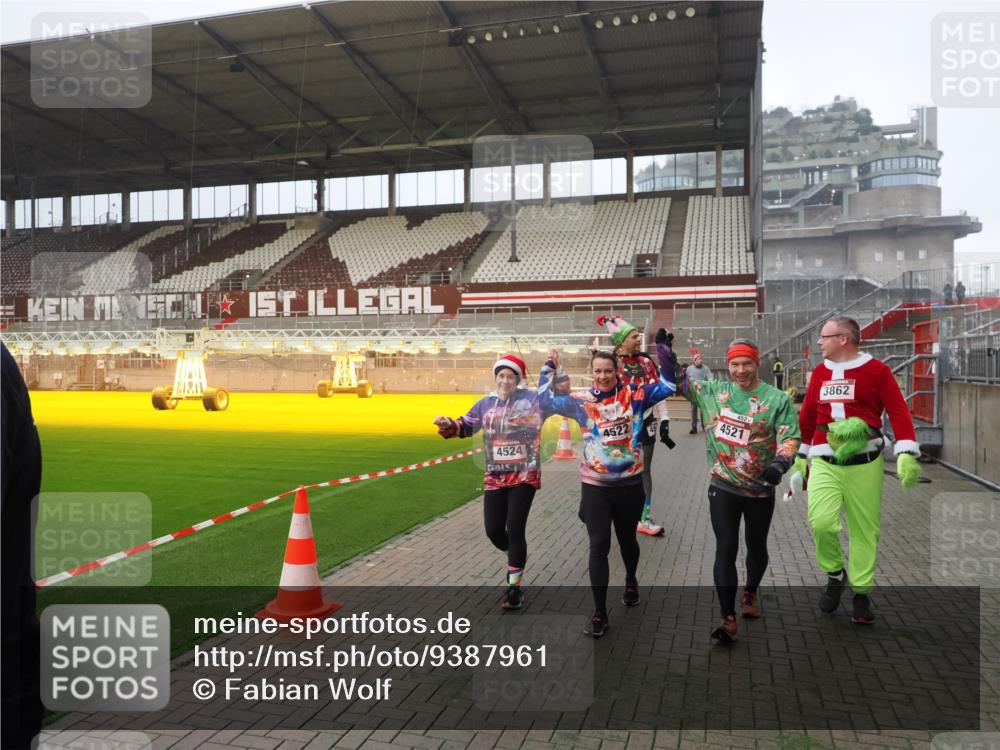07.12.2025 - St. Pauli X-Mass-Run No. 15 Fabian Wolf http://msf.ph/oto/9387961 07.12.2025 10:18:48 Ziel 721, 1034, 1607, 1671, 2152, 2631, 2925, 3862, 4521, 4522, 4524, 4547 meine-sportfotos.de