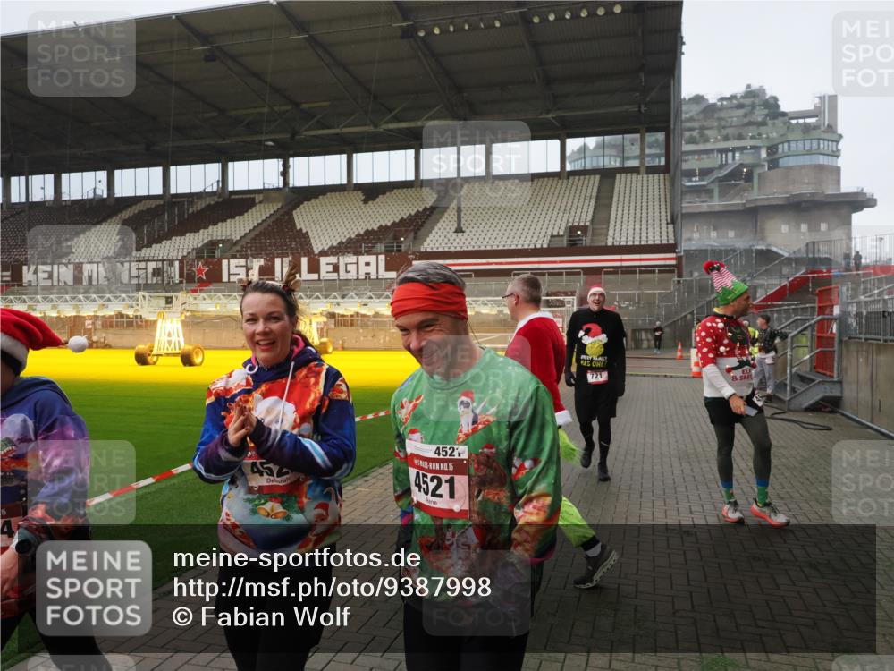 07.12.2025 - St. Pauli X-Mass-Run No. 15 Fabian Wolf http://msf.ph/oto/9387998 07.12.2025 10:18:50 Ziel 721, 1034, 1671, 2152, 2631, 2925, 3862, 4521, 4522, 4524, 4547 meine-sportfotos.de