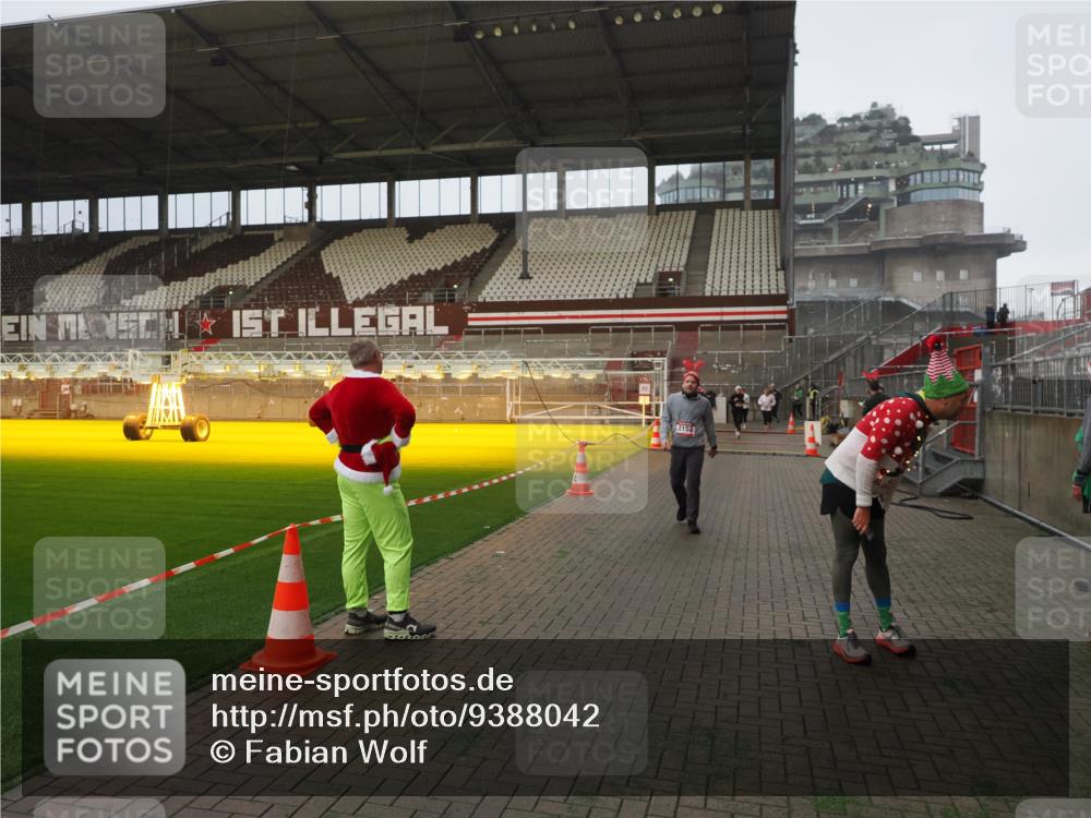 07.12.2025 - St. Pauli X-Mass-Run No. 15 Fabian Wolf http://msf.ph/oto/9388042 07.12.2025 10:18:53 Ziel 721, 1034, 2152, 3862, 4521, 4522, 4524, 4547 meine-sportfotos.de