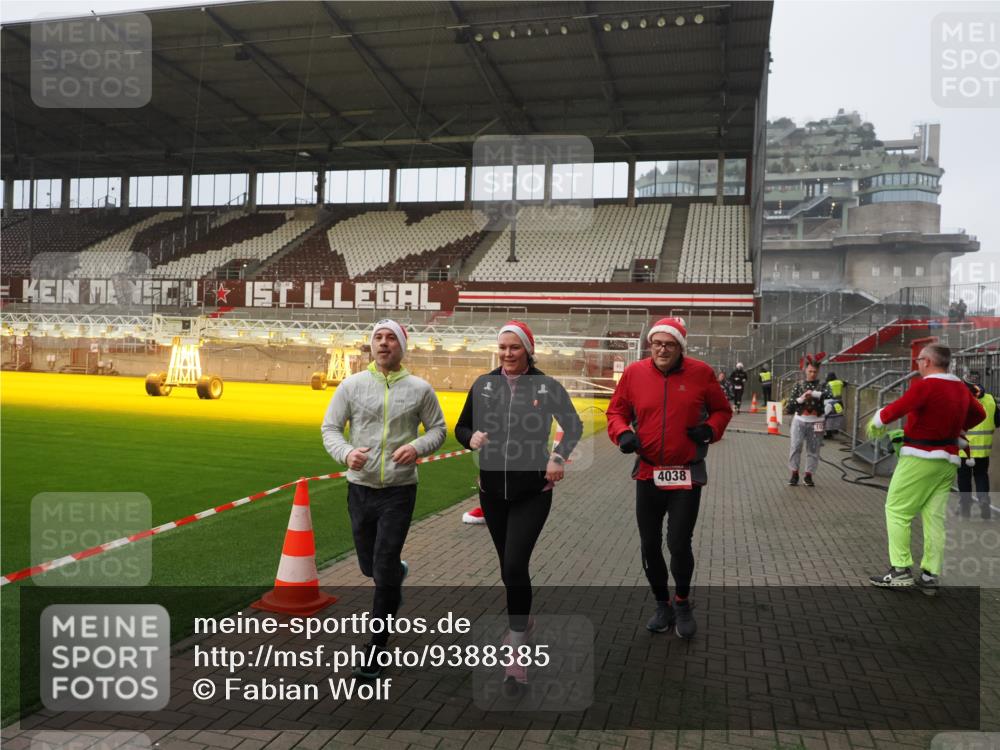 07.12.2025 - St. Pauli X-Mass-Run No. 15 Fabian Wolf http://msf.ph/oto/9388385 07.12.2025 10:19:30 Ziel 658, 2750, 3011, 3013, 3695, 4038, 4115, 4466 meine-sportfotos.de