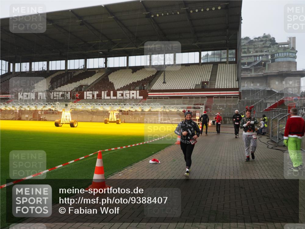 07.12.2025 - St. Pauli X-Mass-Run No. 15 Fabian Wolf http://msf.ph/oto/9388407 07.12.2025 10:19:36 Ziel 658, 661, 2750, 3011, 3013, 3695, 4038, 4074 meine-sportfotos.de
