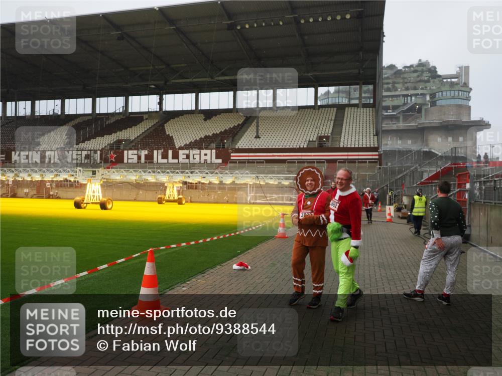 07.12.2025 - St. Pauli X-Mass-Run No. 15 Fabian Wolf http://msf.ph/oto/9388544 07.12.2025 10:20:00 Ziel 1364, 1903, 2238, 2751, 3846, 3871, 3893 meine-sportfotos.de