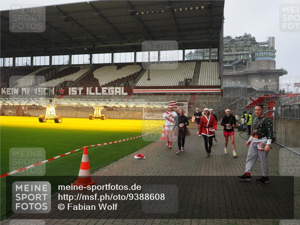 07.12.2025 - St. Pauli X-Mass-Run No. 15 Fabian Wolf http://msf.ph/oto/9388608 07.12.2025 10:20:06 Ziel 459, 1364, 1553, 1903, 2238, 2751, 3846, 3871, 3893, 4042, 4071 meine-sportfotos.de