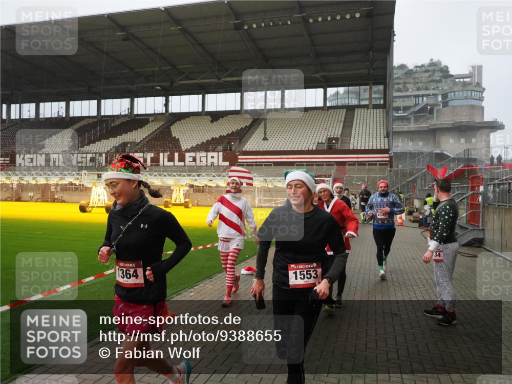 07.12.2025 - St. Pauli X-Mass-Run No. 15 Fabian Wolf http://msf.ph/oto/9388655 07.12.2025 10:20:09 Ziel 459, 1364, 1553, 1903, 2238, 2751, 2855, 3846, 3871, 3893, 4042, 4071, 4503 meine-sportfotos.de