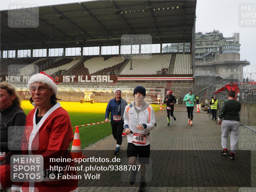 07.12.2025 - St. Pauli X-Mass-Run No. 15 Fabian Wolf http://msf.ph/oto/9388707 07.12.2025 10:20:12 Ziel 459, 1364, 1553, 1903, 2238, 2751, 2855, 3846, 3871, 4042, 4071, 4503 meine-sportfotos.de