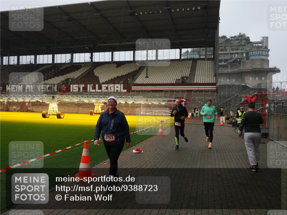 07.12.2025 - St. Pauli X-Mass-Run No. 15 Fabian Wolf http://msf.ph/oto/9388723 07.12.2025 10:20:13 Ziel 459, 1364, 1553, 1903, 2238, 2751, 2855, 3846, 3871, 4042, 4071, 4503 meine-sportfotos.de