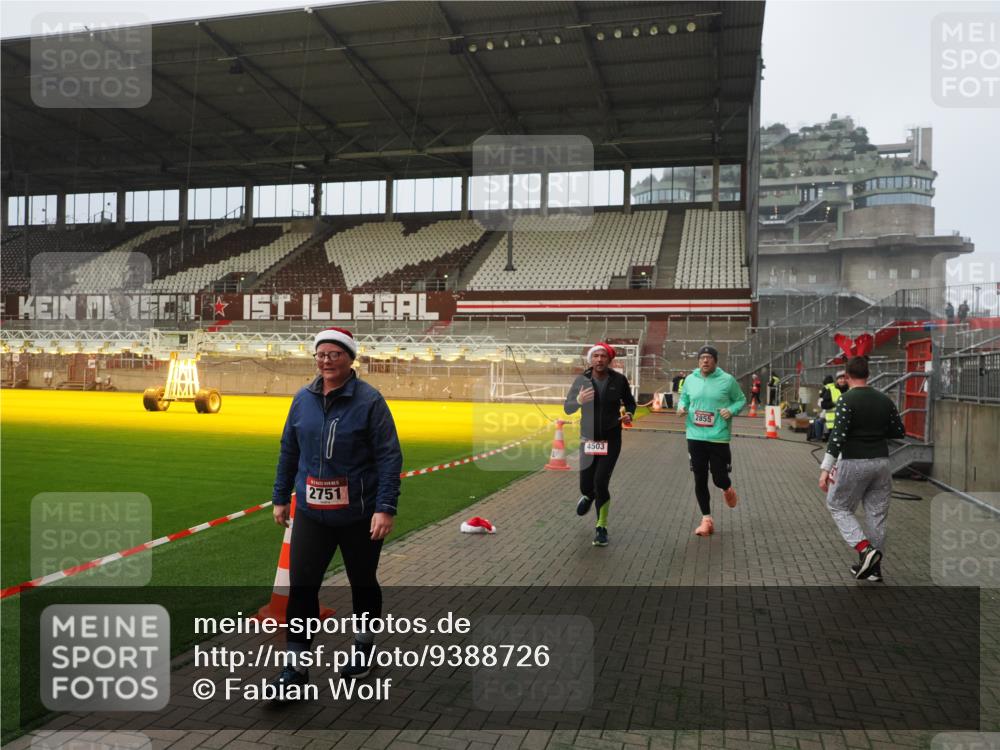 07.12.2025 - St. Pauli X-Mass-Run No. 15 Fabian Wolf http://msf.ph/oto/9388726 07.12.2025 10:20:14 Ziel 459, 1364, 1553, 1903, 2238, 2751, 2855, 3846, 3871, 4042, 4071, 4503 meine-sportfotos.de