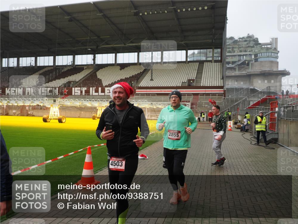 07.12.2025 - St. Pauli X-Mass-Run No. 15 Fabian Wolf http://msf.ph/oto/9388751 07.12.2025 10:20:15 Ziel 459, 1364, 1553, 1903, 2238, 2751, 2855, 3846, 3871, 4042, 4071, 4503, 4523 meine-sportfotos.de