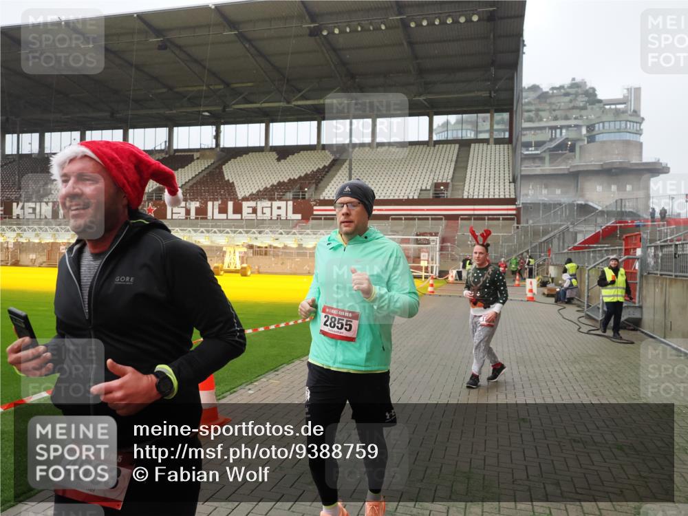 07.12.2025 - St. Pauli X-Mass-Run No. 15 Fabian Wolf http://msf.ph/oto/9388759 07.12.2025 10:20:16 Ziel 459, 1364, 1553, 1903, 2238, 2751, 2855, 3846, 3871, 4042, 4071, 4503, 4523 meine-sportfotos.de