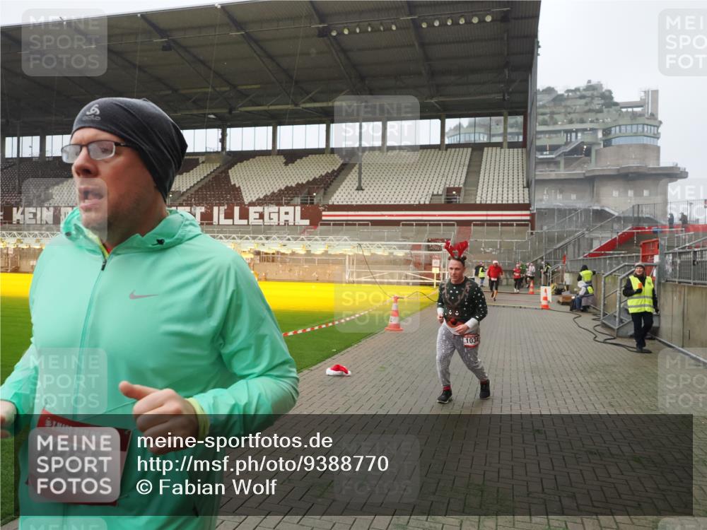 07.12.2025 - St. Pauli X-Mass-Run No. 15 Fabian Wolf http://msf.ph/oto/9388770 07.12.2025 10:20:16 Ziel 459, 1364, 1553, 1903, 2238, 2751, 2855, 3846, 3871, 4042, 4071, 4503, 4523 meine-sportfotos.de