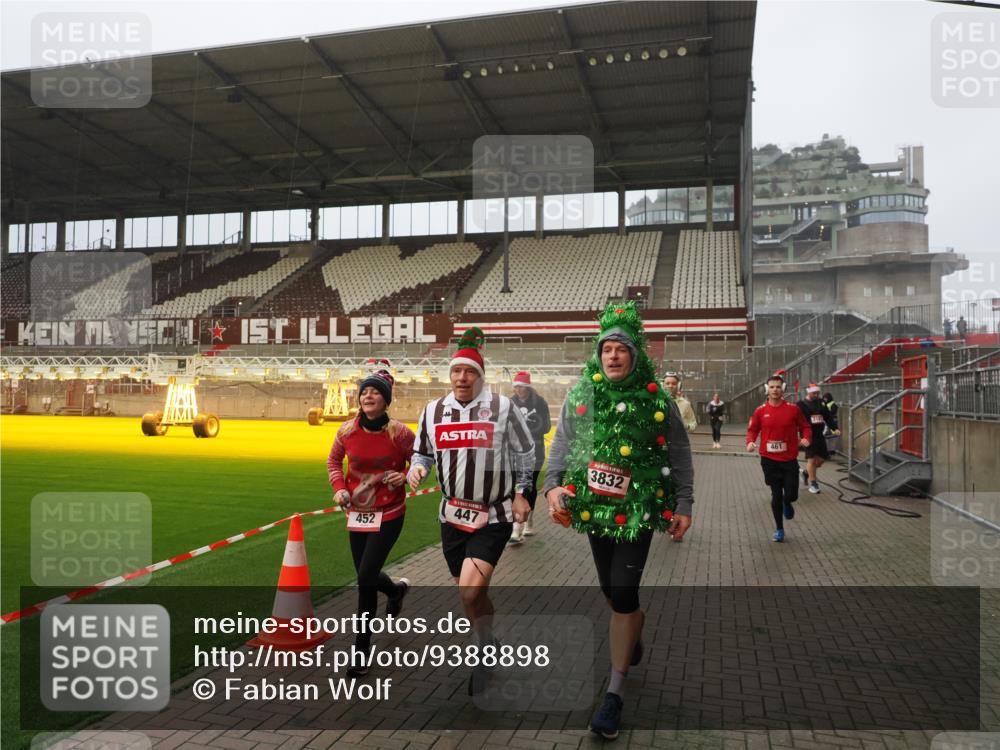 07.12.2025 - St. Pauli X-Mass-Run No. 15 Fabian Wolf http://msf.ph/oto/9388898 07.12.2025 10:20:28 Ziel 447, 452, 461, 478, 2187, 2855, 3473, 3832, 4116, 4490, 4503, 4523 meine-sportfotos.de