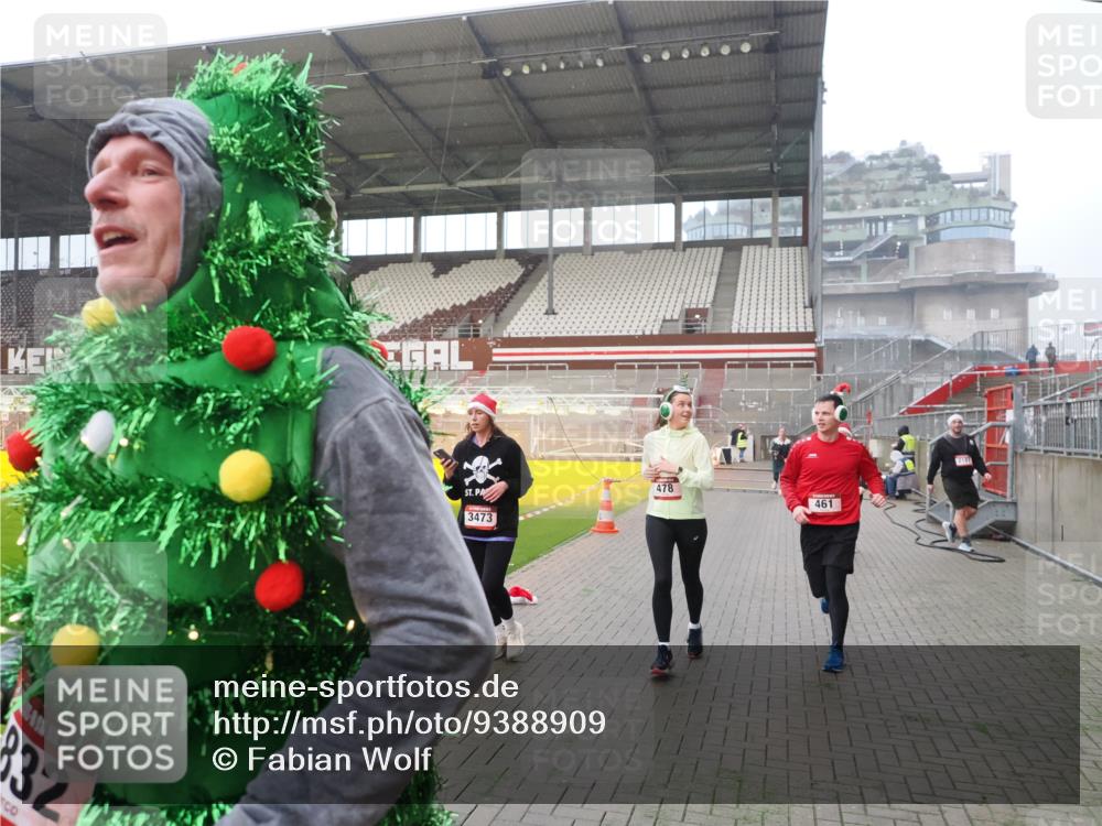 07.12.2025 - St. Pauli X-Mass-Run No. 15 Fabian Wolf http://msf.ph/oto/9388909 07.12.2025 10:20:29 Ziel 447, 452, 461, 478, 2187, 3473, 3832, 4116, 4490, 4523 meine-sportfotos.de