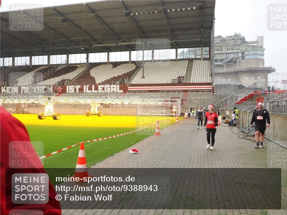 07.12.2025 - St. Pauli X-Mass-Run No. 15 Fabian Wolf http://msf.ph/oto/9388943 07.12.2025 10:20:31 Ziel 447, 452, 461, 478, 2187, 3473, 3832, 4116, 4490, 4523 meine-sportfotos.de
