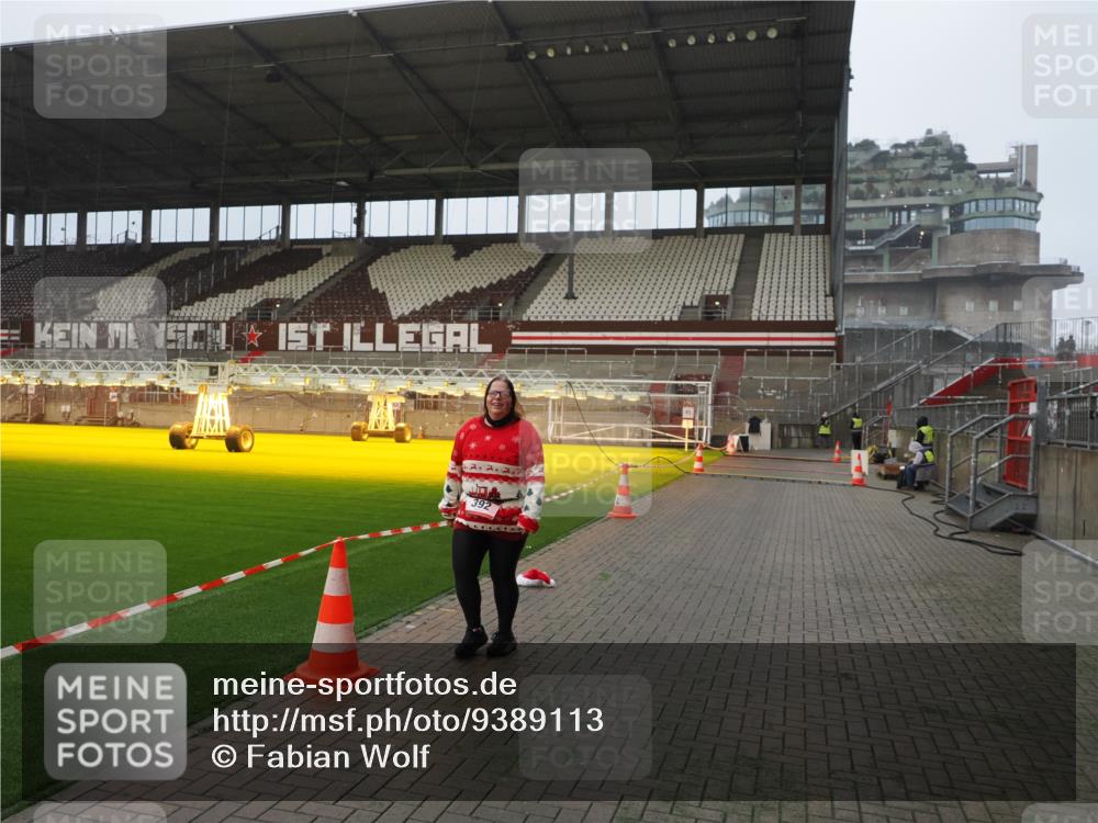 07.12.2025 - St. Pauli X-Mass-Run No. 15 Fabian Wolf http://msf.ph/oto/9389113 07.12.2025 10:20:53 Ziel 392, 1016, 1076, 1466, 2799, 4517 meine-sportfotos.de
