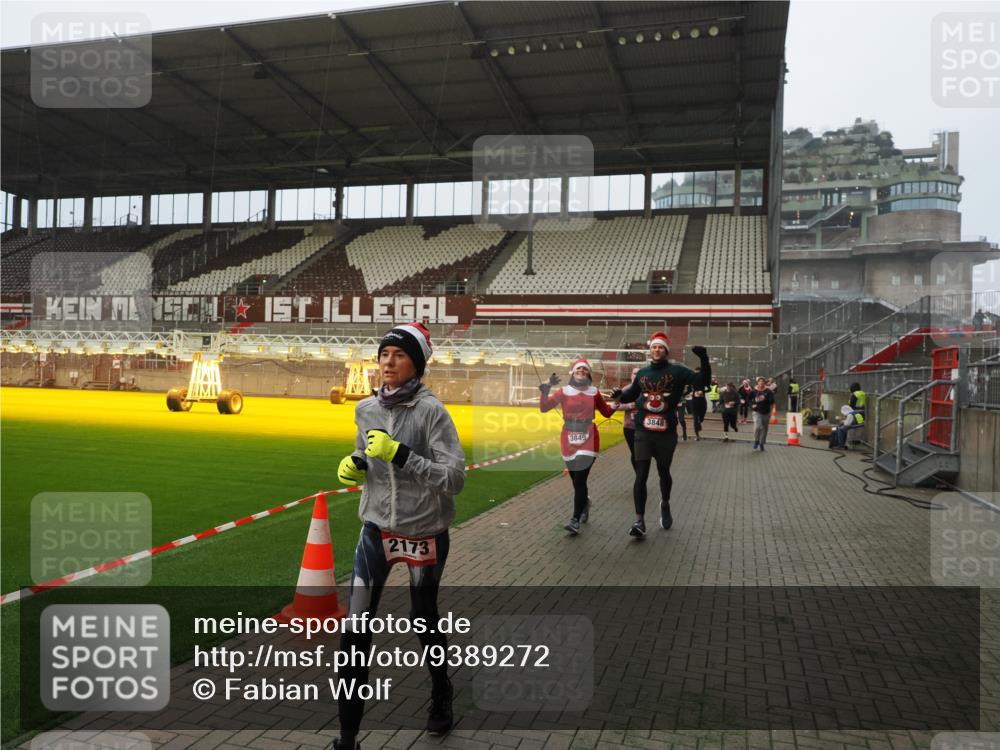 07.12.2025 - St. Pauli X-Mass-Run No. 15 Fabian Wolf http://msf.ph/oto/9389272 07.12.2025 10:21:19 Ziel 1326, 1386, 1407, 1898, 1900, 2173, 2565, 3062, 3384, 3540, 3541, 3848, 3849, 3984, 4117, 4338 meine-sportfotos.de