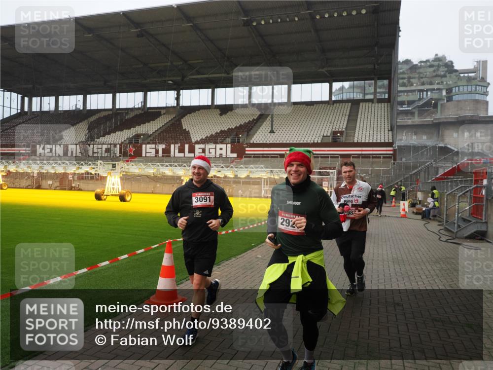 07.12.2025 - St. Pauli X-Mass-Run No. 15 Fabian Wolf http://msf.ph/oto/9389402 07.12.2025 10:21:30 Ziel 149, 270, 1326, 2173, 2927, 2997, 3062, 3091, 3384, 3540, 3541, 3848, 3849, 3988, 4117, 4158, 4169, 4170 meine-sportfotos.de