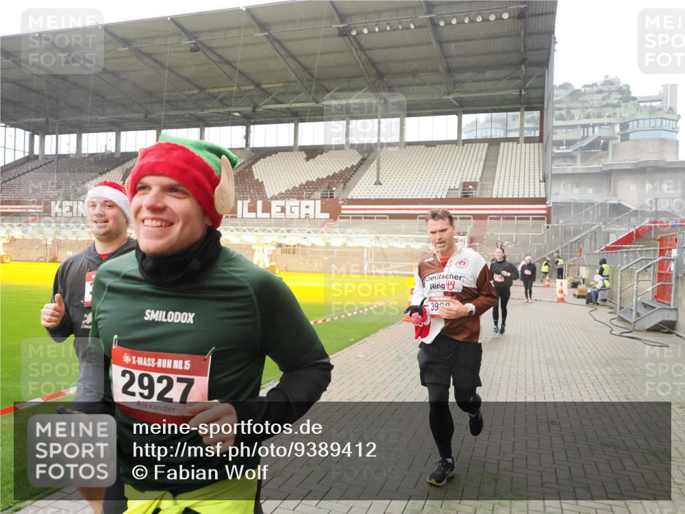 07.12.2025 - St. Pauli X-Mass-Run No. 15 Fabian Wolf http://msf.ph/oto/9389412 07.12.2025 10:21:30 Ziel 149, 270, 1326, 2173, 2927, 2997, 3062, 3091, 3384, 3540, 3541, 3848, 3849, 3988, 4117, 4158, 4169, 4170 meine-sportfotos.de