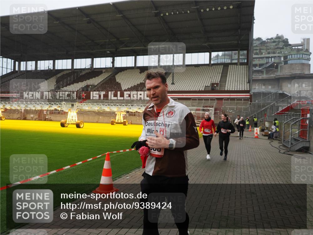 07.12.2025 - St. Pauli X-Mass-Run No. 15 Fabian Wolf http://msf.ph/oto/9389424 07.12.2025 10:21:31 Ziel 149, 270, 1326, 2173, 2927, 2997, 3062, 3091, 3384, 3540, 3541, 3848, 3849, 3988, 4117, 4158, 4169, 4170 meine-sportfotos.de