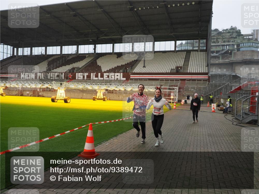 07.12.2025 - St. Pauli X-Mass-Run No. 15 Fabian Wolf http://msf.ph/oto/9389472 07.12.2025 10:21:36 Ziel 149, 270, 1326, 2927, 2997, 3062, 3091, 3384, 3540, 3541, 3988, 4158, 4169, 4170 meine-sportfotos.de