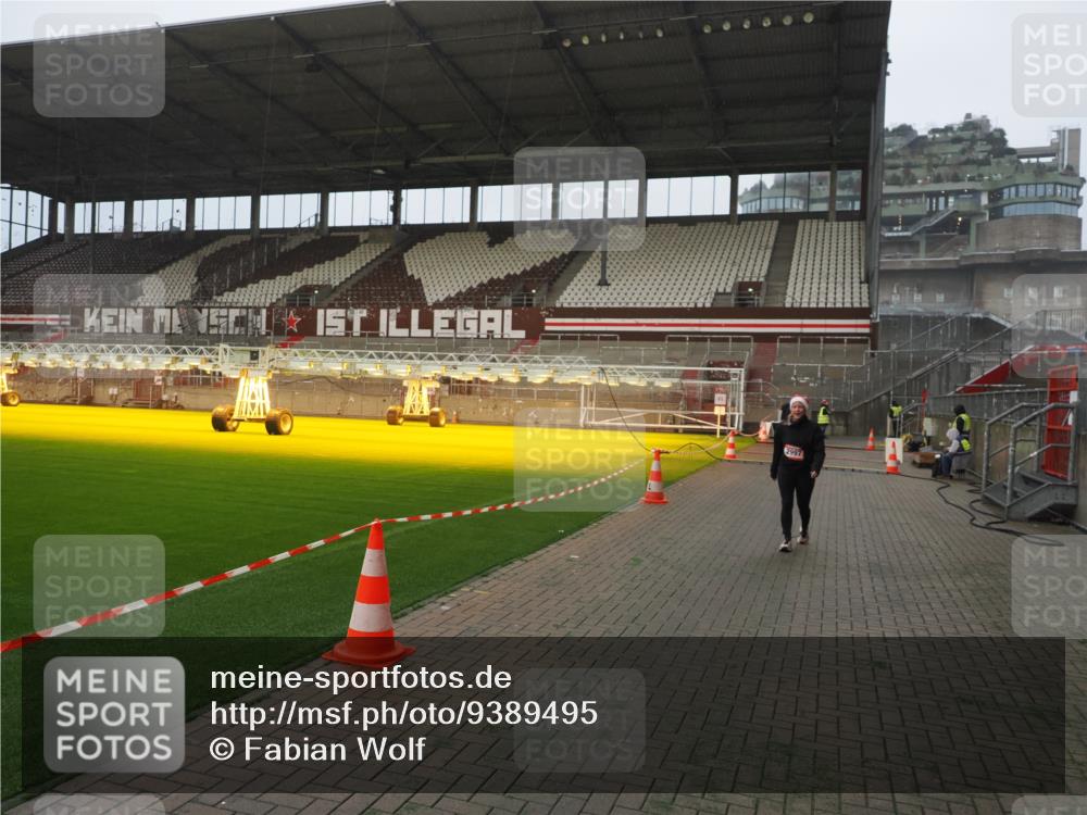 07.12.2025 - St. Pauli X-Mass-Run No. 15 Fabian Wolf http://msf.ph/oto/9389495 07.12.2025 10:21:38 Ziel 149, 270, 2927, 2997, 3091, 3988, 4158, 4169, 4170 meine-sportfotos.de