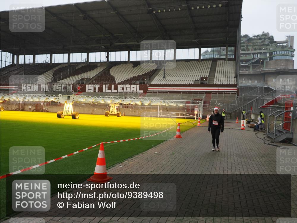07.12.2025 - St. Pauli X-Mass-Run No. 15 Fabian Wolf http://msf.ph/oto/9389498 07.12.2025 10:21:38 Ziel 149, 270, 2927, 2997, 3091, 3988, 4158, 4169, 4170 meine-sportfotos.de