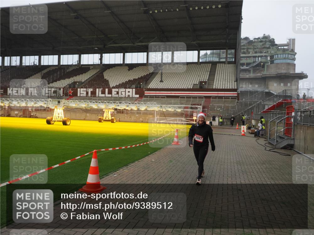07.12.2025 - St. Pauli X-Mass-Run No. 15 Fabian Wolf http://msf.ph/oto/9389512 07.12.2025 10:21:40 Ziel 149, 270, 2927, 2997, 3091, 3988, 4158, 4169, 4170 meine-sportfotos.de