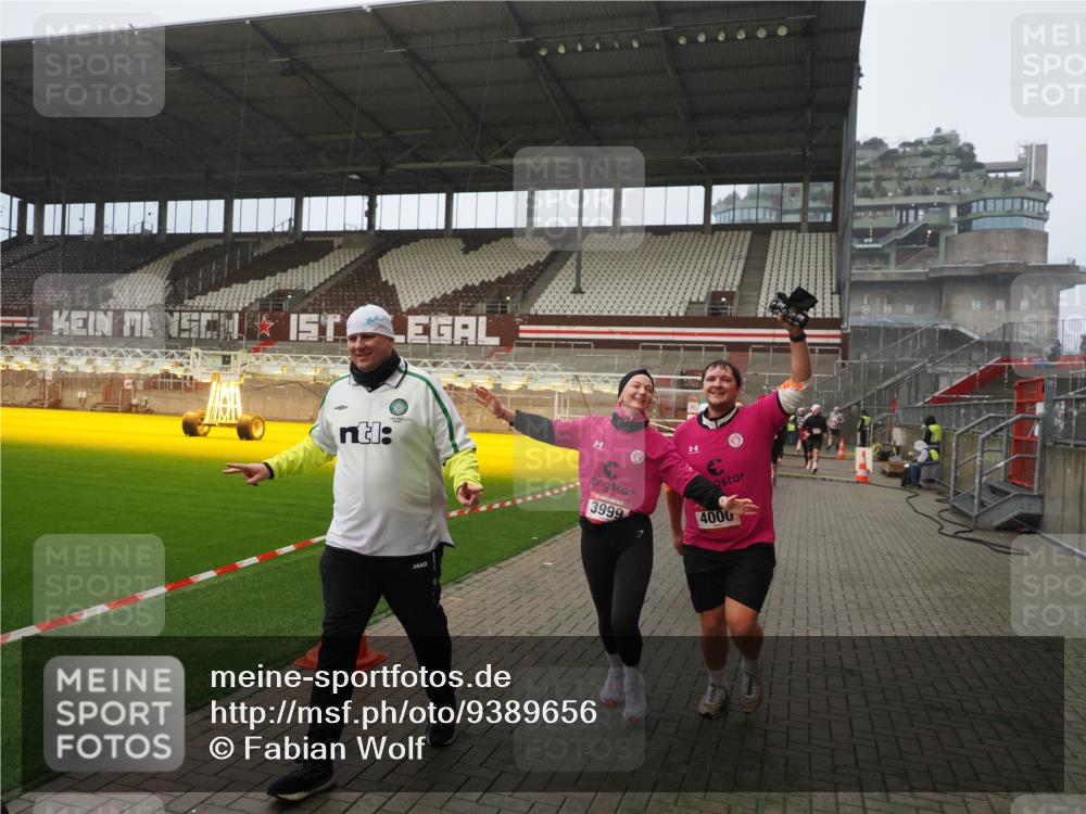 07.12.2025 - St. Pauli X-Mass-Run No. 15 Fabian Wolf http://msf.ph/oto/9389656 07.12.2025 10:22:06 Ziel 1371, 1488, 2817, 2818, 2819, 2945, 3431, 3736, 3999, 4000, 4321, 4322, 4323, 4415 meine-sportfotos.de