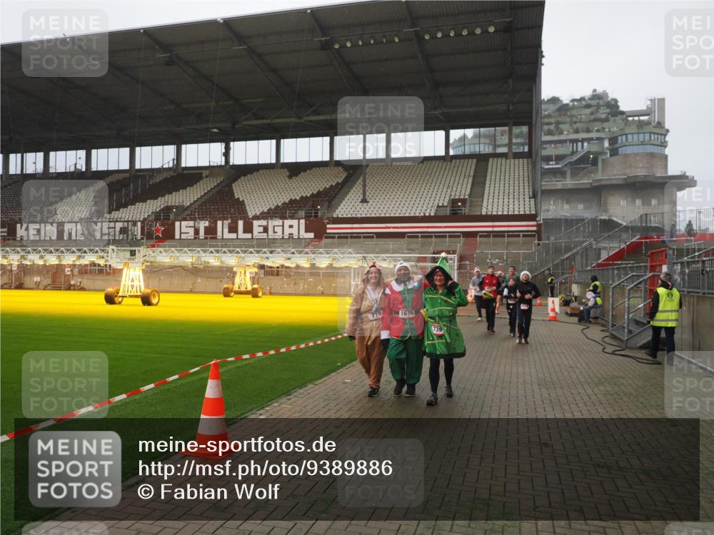 07.12.2025 - St. Pauli X-Mass-Run No. 15 Fabian Wolf http://msf.ph/oto/9389886 07.12.2025 10:22:43 Ziel 715, 739, 794, 1636, 4407, 4411, 4419, 4509, 4539 meine-sportfotos.de