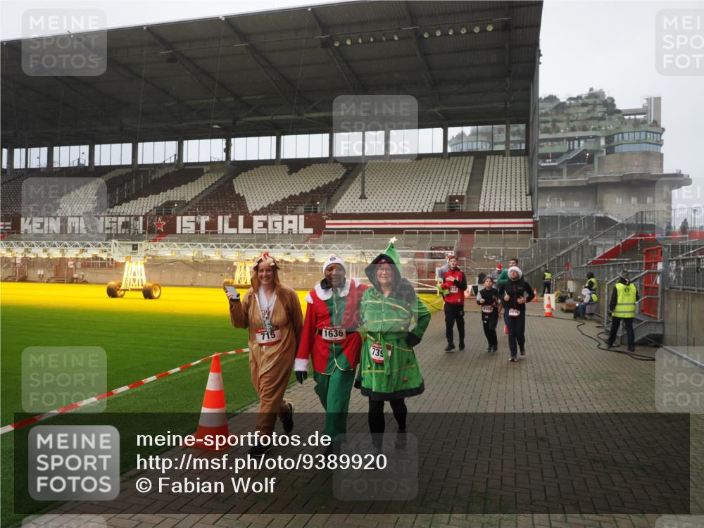 07.12.2025 - St. Pauli X-Mass-Run No. 15 Fabian Wolf http://msf.ph/oto/9389920 07.12.2025 10:22:44 Ziel 715, 739, 794, 1636, 3780, 4287, 4407, 4411, 4419, 4509, 4539 meine-sportfotos.de